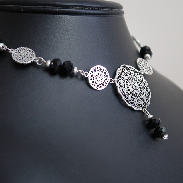 Floral Lace necklace (side view)
