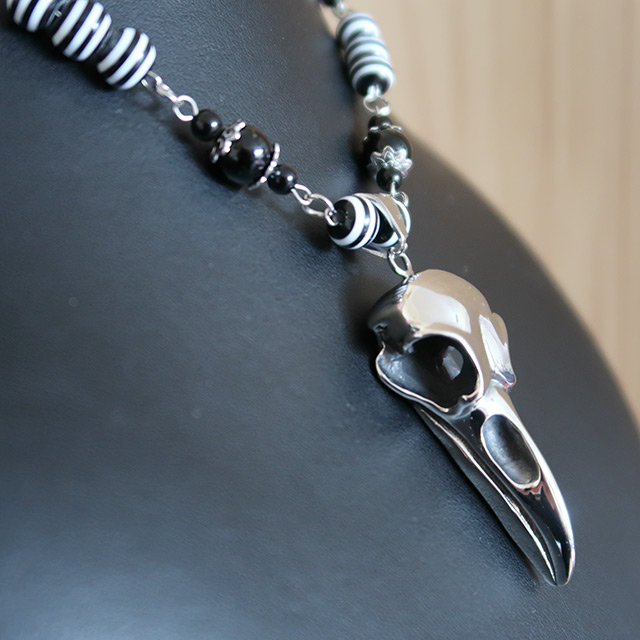 Bird/Raven Skull necklace (side view)
