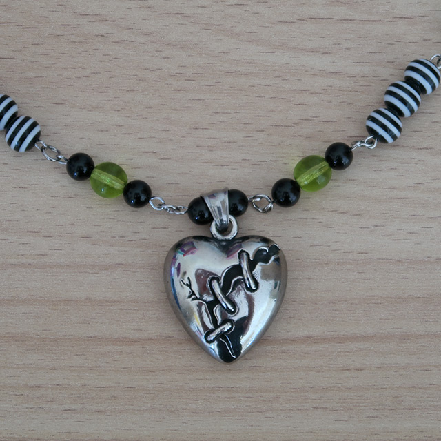Broken Heart necklace (detailed view)